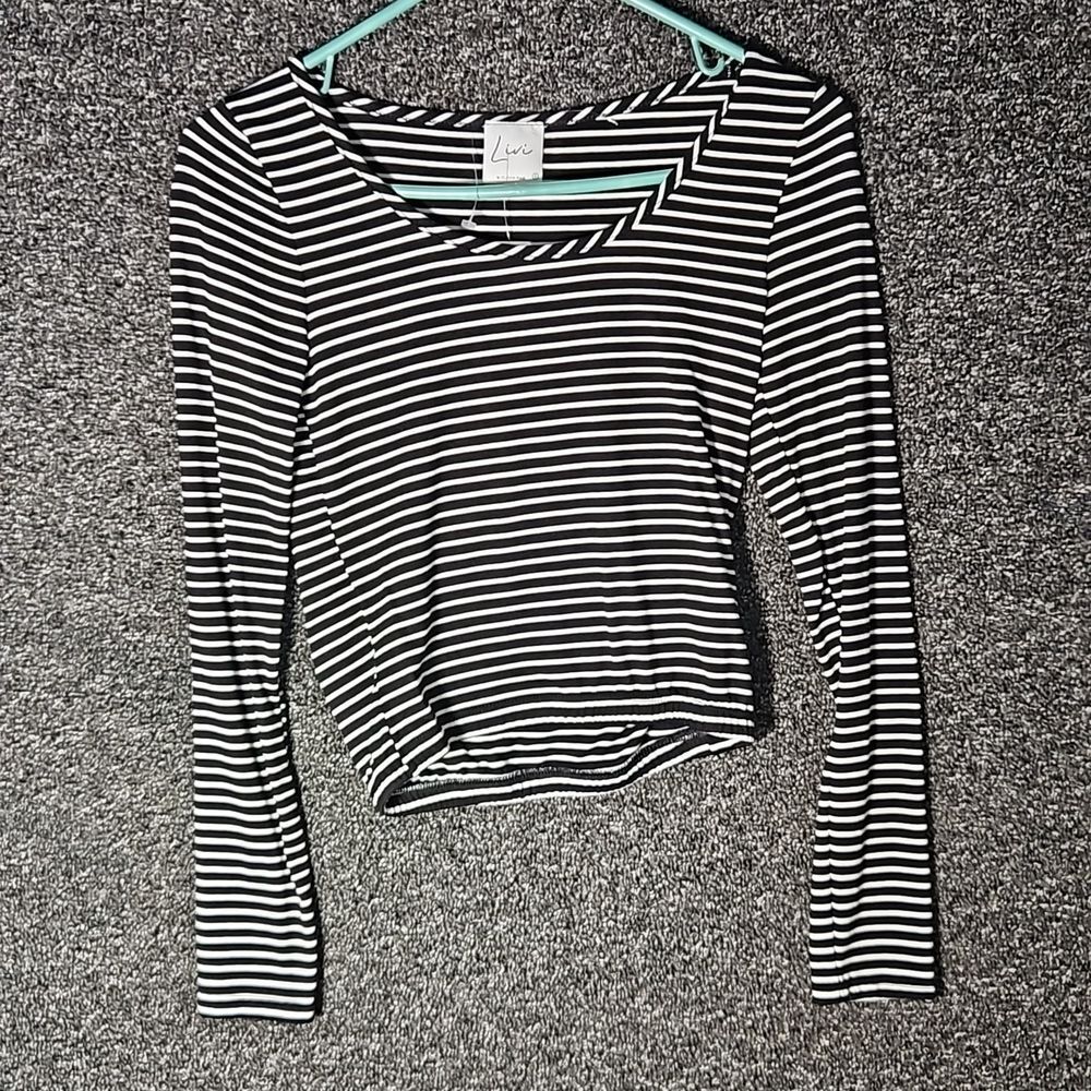 NWT Live Olivia Rae Small Black White Striped Long Sleeve Boat Neck Cropped Tee